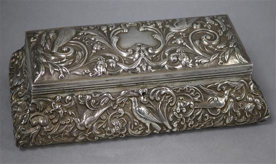 An Edwardian embossed silver jewellery casket by William Comyns, London, 1904, 27.3cm.